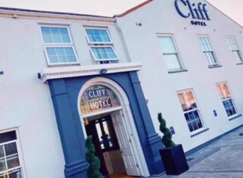 Cliff Hotel Photo